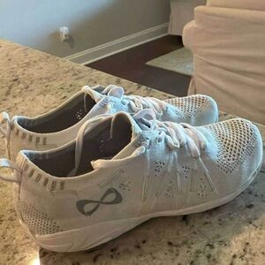 NFINITY Flytes Cheer Shoes sz 6